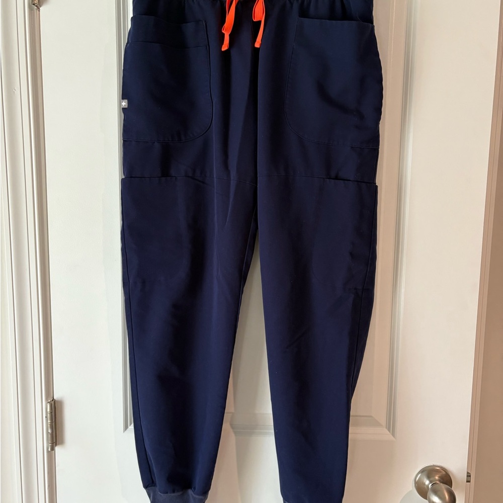 Navy Figs 13 pocket jogger scrubs.